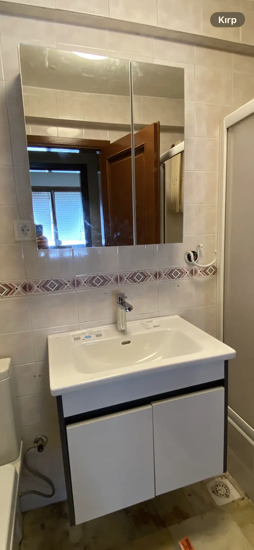 Banyo lavabo dolabı ve aynalı dolap montajı