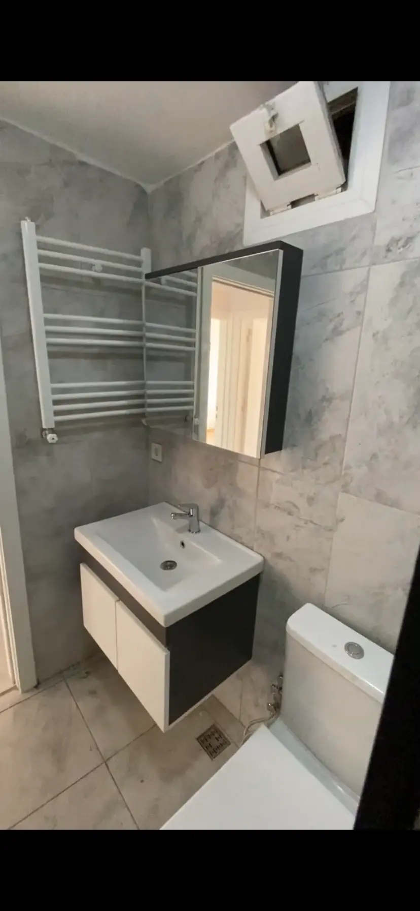 Banyo yenileme – havlupan ve lavabo montajı