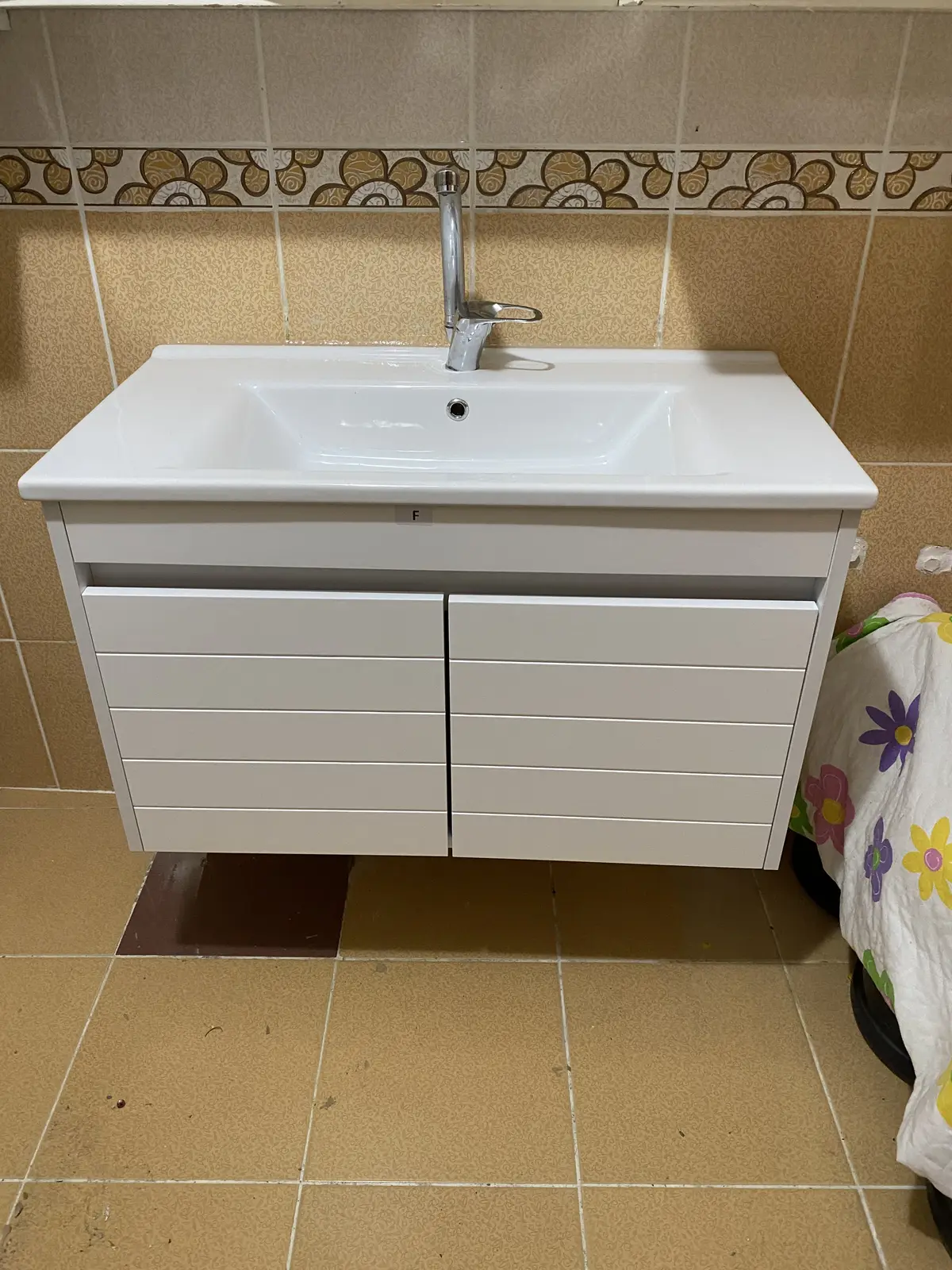 Lavabo ve banyo dolabı montajı – Maltepe
